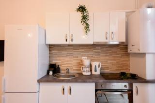 Cozy 1BR Escape - Apartment with Charming Balcony near Universitate - Bucharest - 2