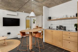 Westwind Light & Bright Luxury Apartment - 2