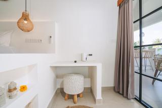 Villa L at Seseh - 2BR Private Luxury Oasis next to the Beach - 4
