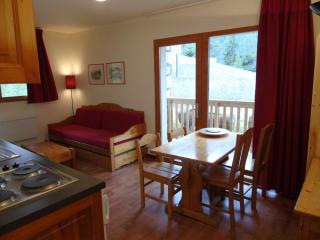 Charmant 2 pièces à Valfréjus, balcon ouest, proche télésièges et commerces, idéal 4 personnes - FR-1-561-6 - Valfréjus - 0
