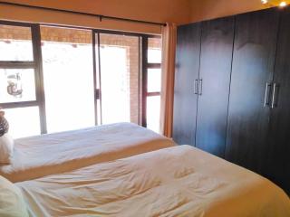 Zebula Golf and Wildlife Estate - Njala Crossing Pax 13 - Moi Signature Luxury villa - Mabula - 3