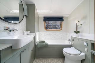 Luxurious houseboat near Canary Wharf in London - 4