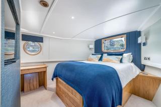 Luxurious houseboat near Canary Wharf in London - 2