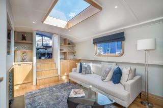 Luxurious houseboat near Canary Wharf in London - 1