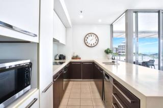 11 Harbour Lights with Ocean Views - Cairns - 1