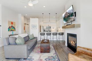 Downtown WP Loft 4 I Huge Hot Tub I Great Views I Activity Program - 9