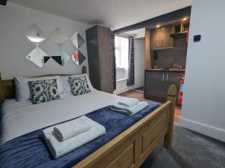 The White Lion Hotel, Church Road, Yate BS37 5BG Self-check-in FREE PARKING - Yate - 5