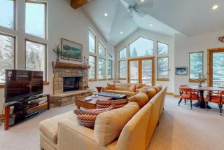 Beautiful Mountain Views - Spacious East Vail Home - 0