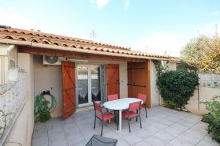 Maison de vacances, 4 à 5 couchages, cuisine séjour climatisé dans résidence avec piscine, les Jardins de Portiragnes, 500m de la mer, LRJP31 - 0