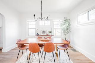 Mid-Century Modern 2B Oakley with Fenced Yard and Offstreet Parking - Cincinnati - 0