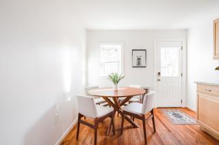 Mid-Century Modern 2B Oakley with Fenced Yard and Offstreet Parking - Cincinnati - 2