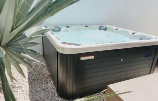 Luxury studio with private jacuzzi near beaches - Grote Berg - 8
