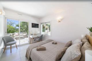 FRGK "Belle villa contemporaine, avec une splendide vue panoramique sur la mer" - Cannes - 2