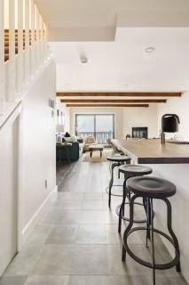 Luxury Condominium with Rustic Minimalist Style - Mont-Tremblant - 6