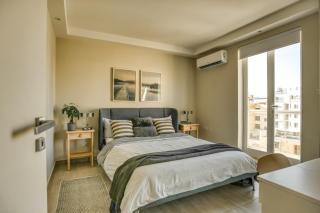 Modern 3BD Spacious Apartment with Terrace - Close to Yacht Marina - 7