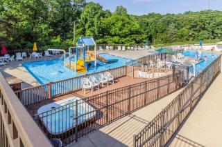 Branson Condo at Stonebridge Golf Resort with Pool and Wi-Fi close to Silver Dollar City - Reeds Spring - 0