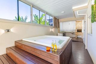 Ampla e Agradável Casa com Jacuzzi na Praia de Bombas - Bombinhas - 0