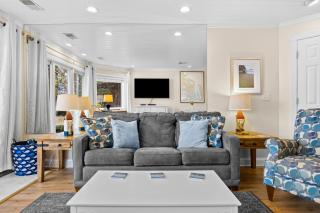 Beachside 102 with Direct Access to the Beach and Pool and Hot Tub - Traverse City - 7