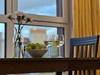 URBAN APARTMENTS PREMIUM, Opolska 10 No 80, Free Garage, Self Check-in - Katowice - 2