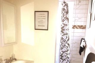 Comfy 4 Bed 1 Bath w/ Wi-fi in College Area - Springfield - 9