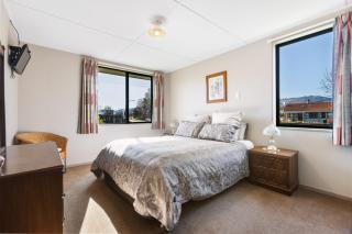 Get The Family Together Under One Roof - Cromwell - 2