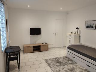 studio charmant canapé lit Netflix Prime video wifi Dazn - Le Havre - 8
