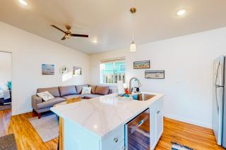 Dolphin Getaway - Rockaway Beach - 4