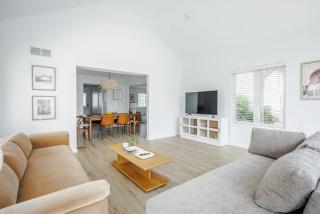 Sun-kissed Poolside 4B House with Fenced Backyard - Hamilton - 8