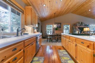 Alpen Glow by Tahoe Getaways - Private Hot Tub, Close to Northstar - Carnelian Bay - 6