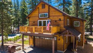 Agate Bay Gem by Tahoe Getaways - Charming Getaway with Cozy Fireplace Near Hiking and Biking Trails - 7