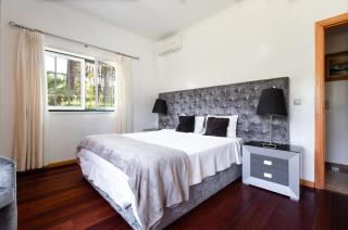 Aroeira Villa Sleeps 10 with Pool - 9