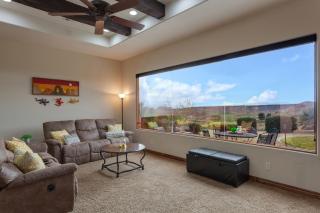 1919 Coral Ridge Across From Clubhouse and Pools! Golf Course Views! - Washington - 4