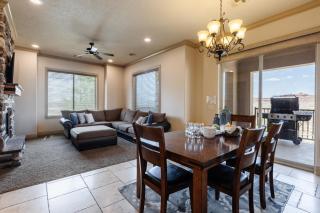 H4 Coral Springs Resort sleeps 8 guests, 3bd and 2 bathrooms with an outdoor fireplace - Hurricane - 8