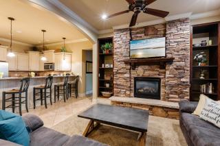 B6 l Hillside Hideaway, Indoor and Outdoor Fireplace, Sleeps 8 - Washington - 7