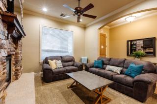 B6 l Hillside Hideaway, Indoor and Outdoor Fireplace, Sleeps 8 - Washington - 3
