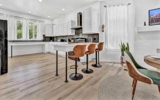 Trendy Two-Level Apartment - Buffalo - 9