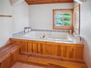Bear Peak Cabin by Tahoe Getaways - Tahoe Donner Rental with Private Hot Tub and Bonus Room - Truckee - 4