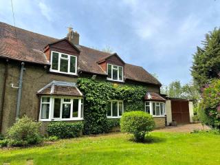 EasyRest - Spacious Detached House - 10 Beds - 5 Bedrooms - 4 Bathrooms - Secure Parking 5 Vehicles - Excellent Road Links - Perfect for Contractors & Large Groups - Grantham - 6