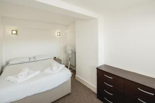 Stunning 2-Bd Flat in Woolwich - 9