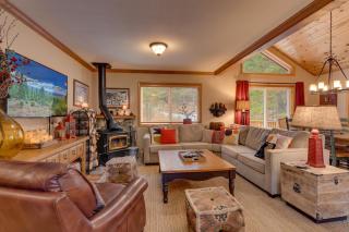 Bear's Lair by Tahoe Getaways - 3 BR in Tahoe Donner with Hot Tub & Bonus Room! - Truckee - 4