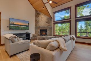 Bluebird Lodge by Tahoe Getaways - 4 BR with Hot Tub, Pool Table & Lake Views - Carnelian Bay - 0