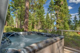 Bluebird Lodge by Tahoe Getaways - 4 BR with Hot Tub, Pool Table & Lake Views - Carnelian Bay - 9