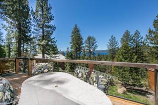 Beaver Lake View by Tahoe Getaways - Pet Friendly 3 BR with Hot Tub, Wood Fireplace & Close to Skiing - Kings Beach - 4