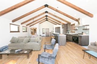 Beaver Lake View by Tahoe Getaways - Pet Friendly 3 BR with Hot Tub, Wood Fireplace & Close to Skiing - 1