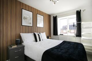 4 Bed House-Parking-WiFi-Smart Tvs in Each Bedroom-Special Rates Available - 7