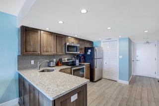 Ideally situated beachfront condo with pool and views - 7