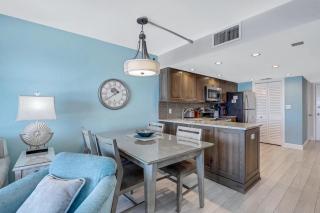 Ideally situated beachfront condo with pool and views - 5