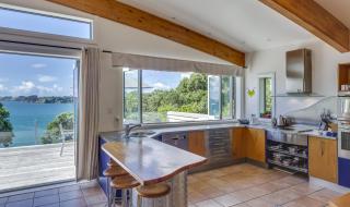 Absolute Beachfront Oneroa - Blackpool - 4