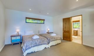 Absolute Beachfront Oneroa - Blackpool - 5