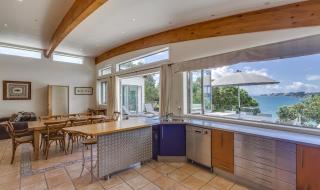 Absolute Beachfront Oneroa - Blackpool - 3